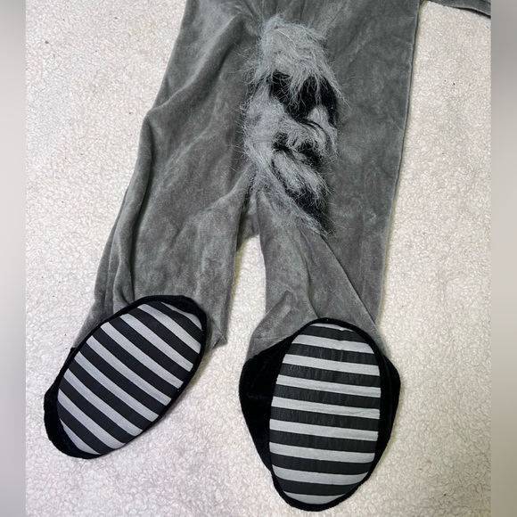 Spirit Gray and Black Raccoon Kids Costume - Picture 4 of 7